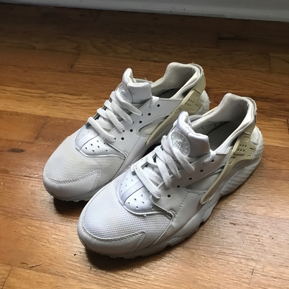 Nike Shoes - White Nike Huaraches